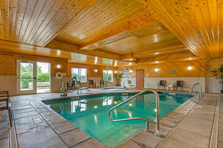 Comfort Suites Redding - Shasta Lake — photo 3