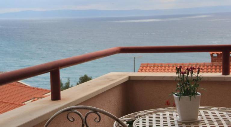 Nice holiday apartment | Next to the beach | Dogs allowed in Brela