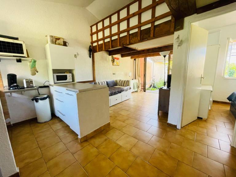 Child-friendly lovely villa with terrace & private pool | Garden view | Pets allowed — photo 3