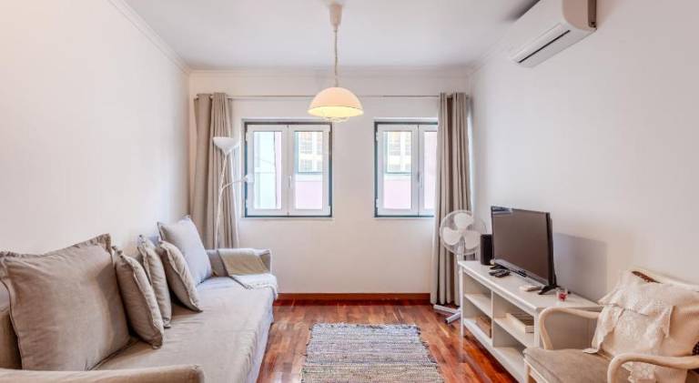 Fully equipped pleasant rental apartment | Close to Santa Justa Lift | Pets allowed — photo 2
