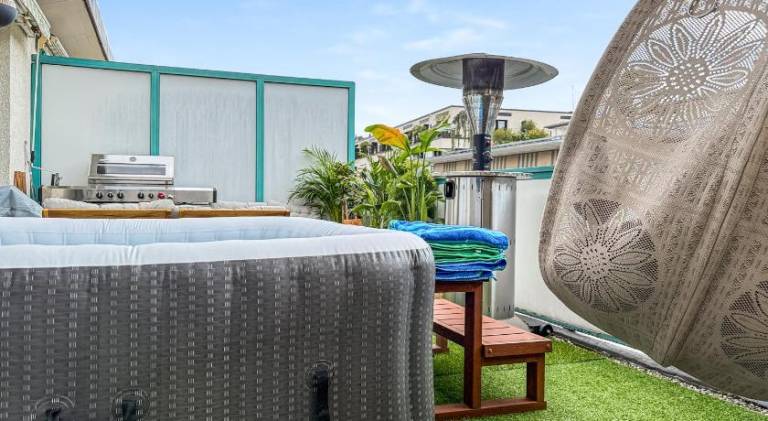 Rental apartment with private pool, hot tub & terrace | Next to Schlossplatz | Pets are welcome — photo 5