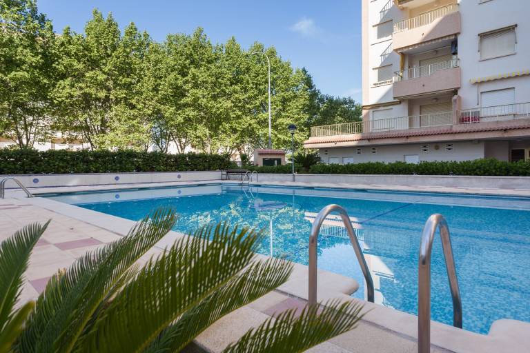 Apartment "Jardín X" close to the Sea with Shared Pool & Wi-Fi in Gandia
