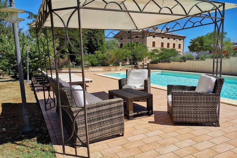 Villa with terrace, yard & barbecue — photo 2