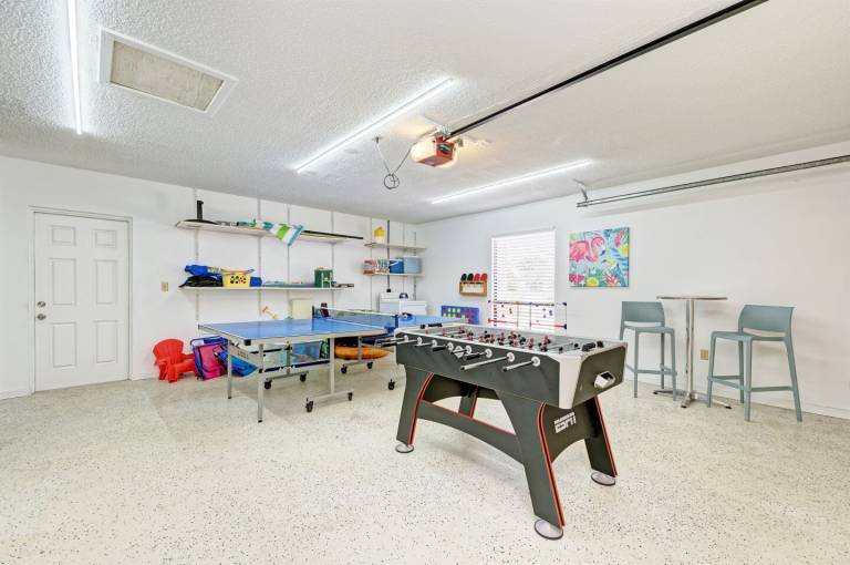 Family-friendly house with terrace, private pool & barbecue | Water view | Pets allowed — photo 3