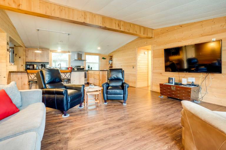 Brookings Home w/ Deck, 1/2 Mi to Harris Beach! — photo 2
