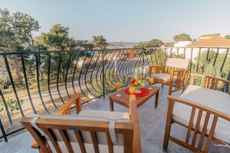 Rental apartment with patio & barbeque | Sea view in Trogir