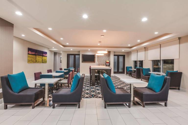 La Quinta Inn & Suites by Wyndham Weatherford OK — photo 4