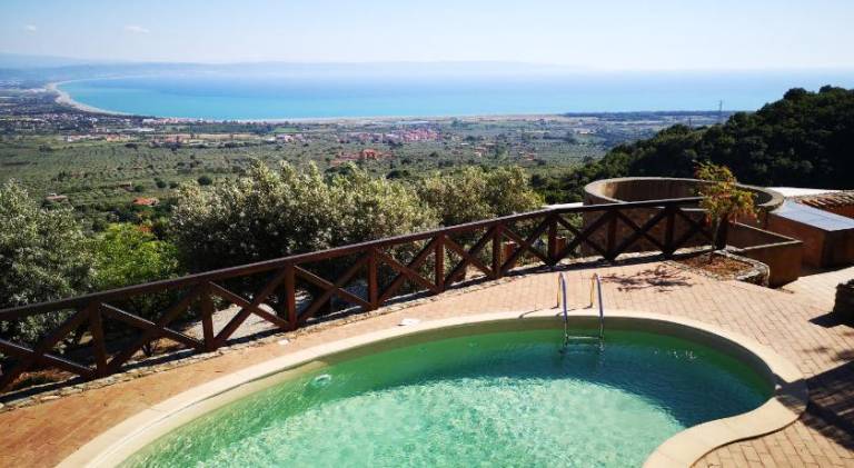 House with pool | Pets are welcome — photo 4