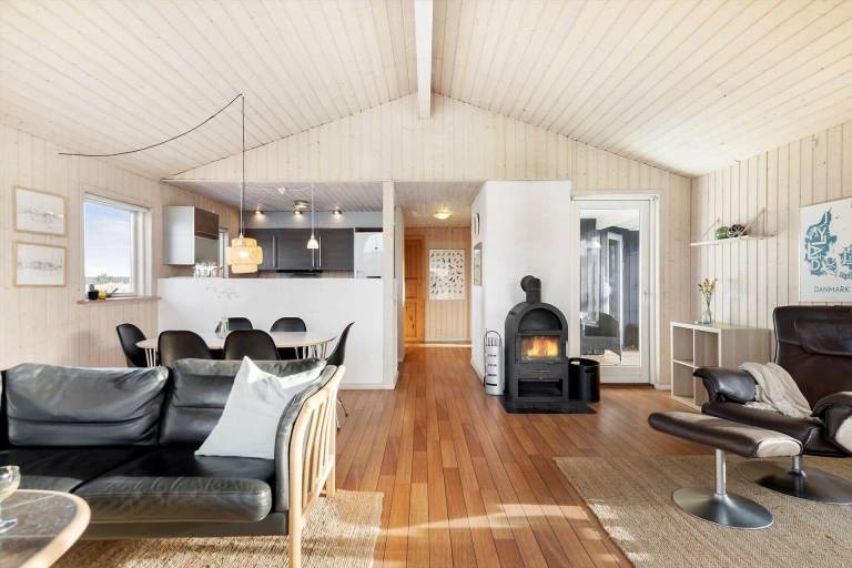 Fully equipped vacation home with sauna, terrace & grill | Next to the beach | Pets allowed — photo 3