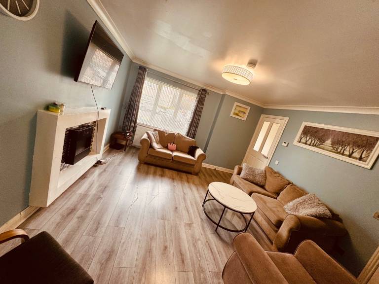 Glasgow 3 bed Guest House