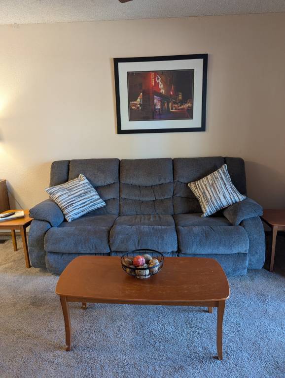 Condo with BBQ & pool | Mountain view — photo 2