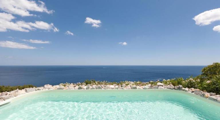 Fully equipped lovely villa with grill, yard & terrace | Pets are welcome — photo 2