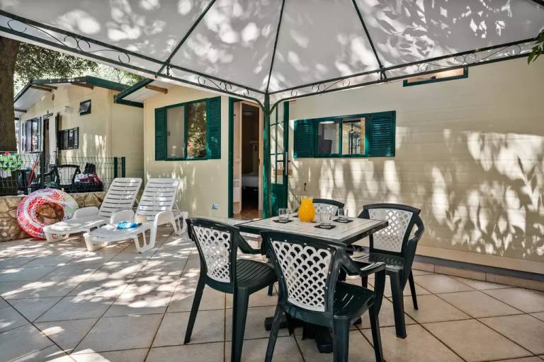 Mobile home with patio — photo 3