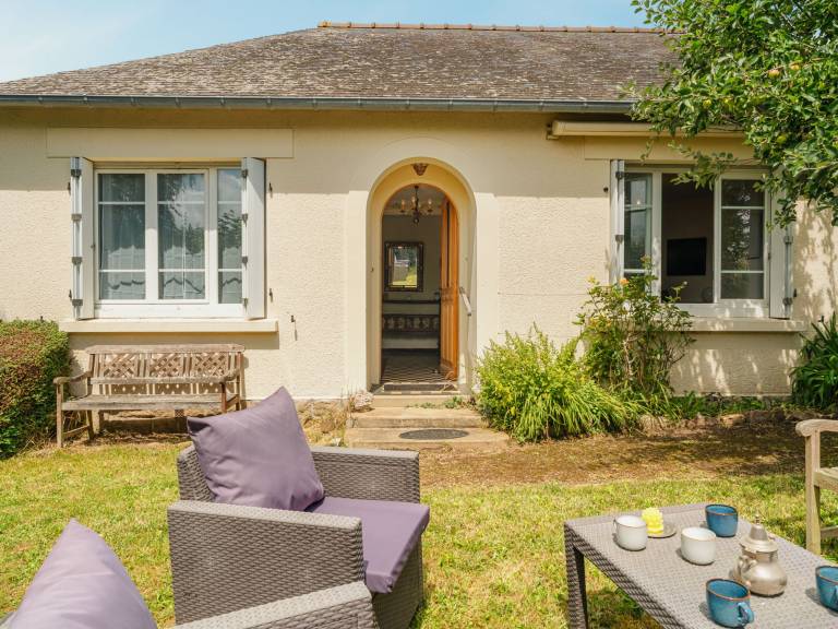 Family-oriented nice vacation home with terrace & barbeque | Pets are welcome in Dinan