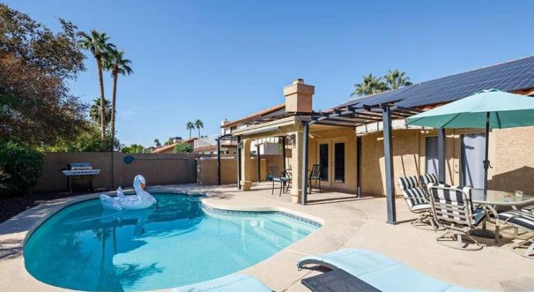 House with pool in Phoenix, AZ