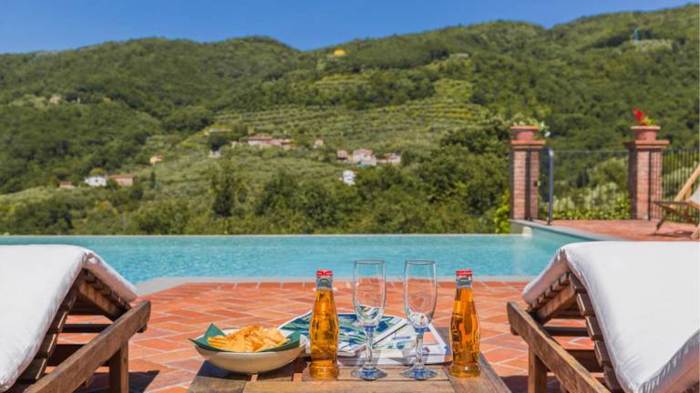 Family-oriented pleasant villa with hot tub, private pool & yard | Pets allowed — photo 3