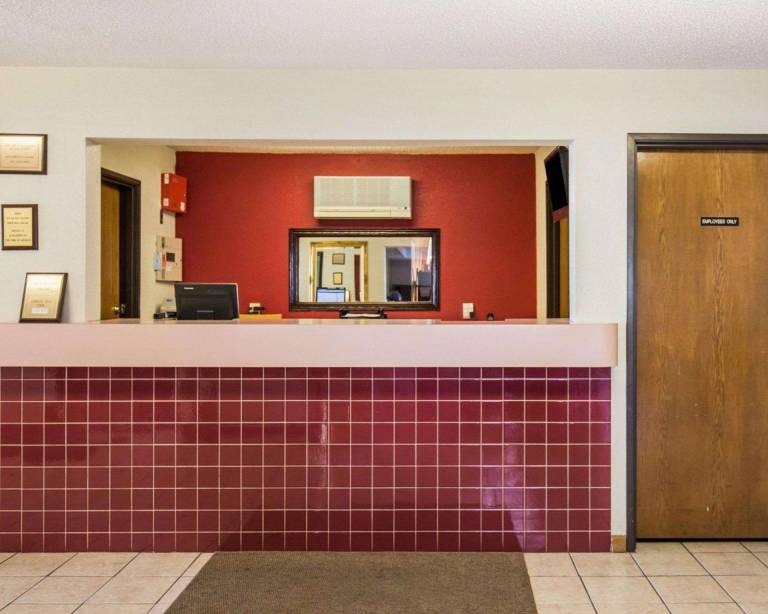 Rodeway Inn Cedar Rapids Westdale — photo 5