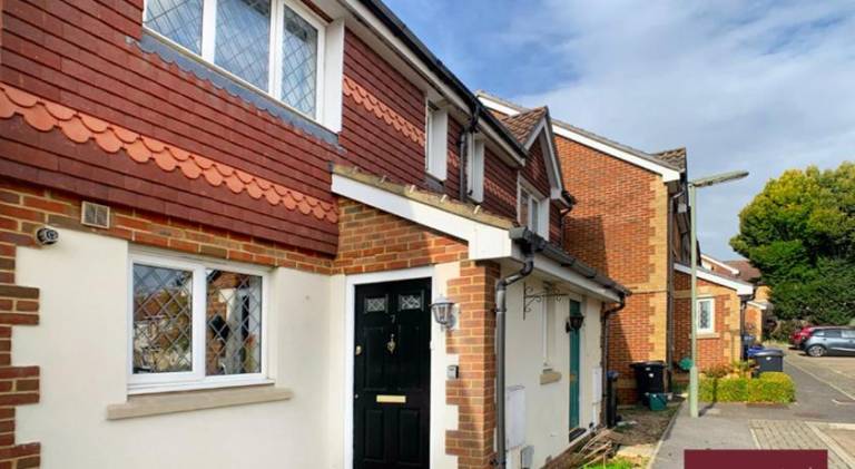 Charming house with garden | Dogs allowed in Woking