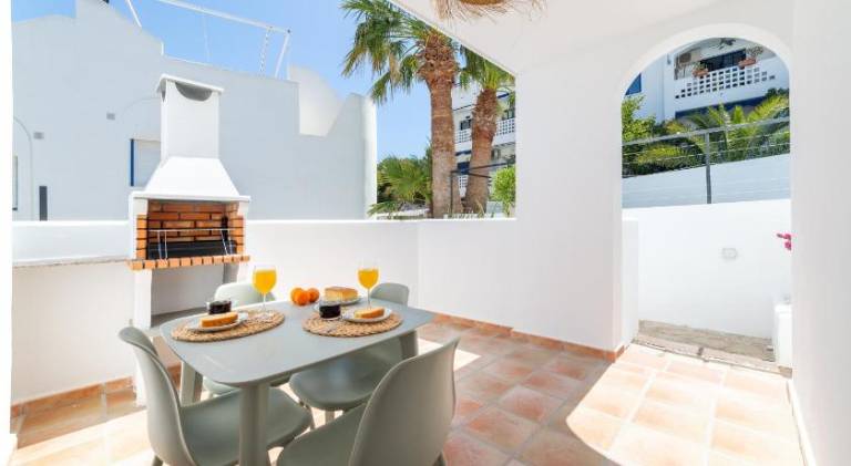 Apartment with BBQ, terrace & private pool — photo 3