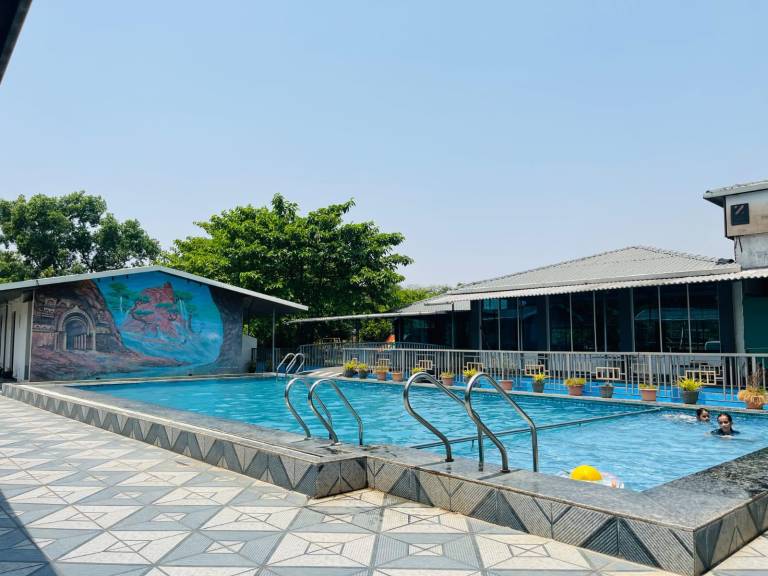 Canal Touch Resort in Khalapur