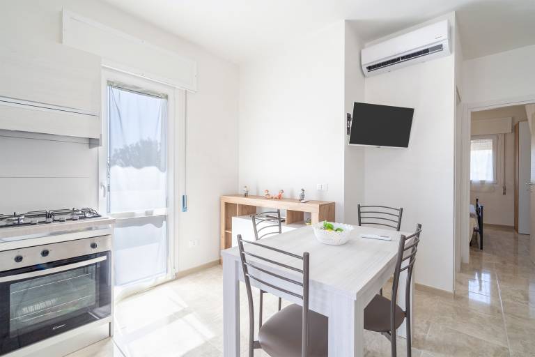 Apartment 'Appartamento Nemo' with Sea View, Wi-Fi and Air Conditioning — photo 3