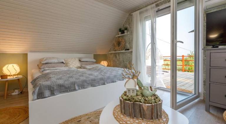 Charming vacation home with yard, private pool & jacuzzi | Perfect for remote work | Pets are welcome — photo 2