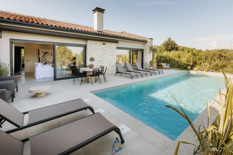Luxury Designer Villa for 6 with Heated Pool in Tar-Vabriga