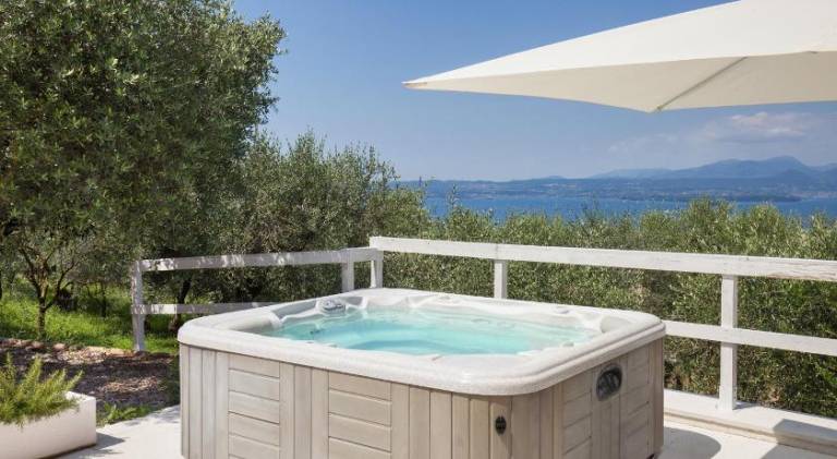 House with jacuzzi, garden & grill — photo 5