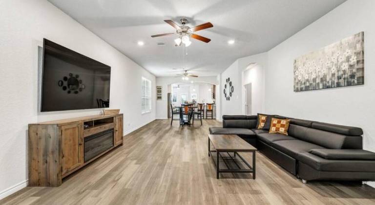 House with 4 rooms for 9 persons in College Station, TX