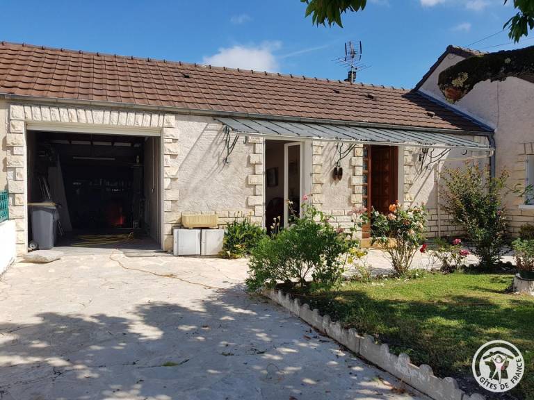Gite with grill, terrace & garden — photo 2