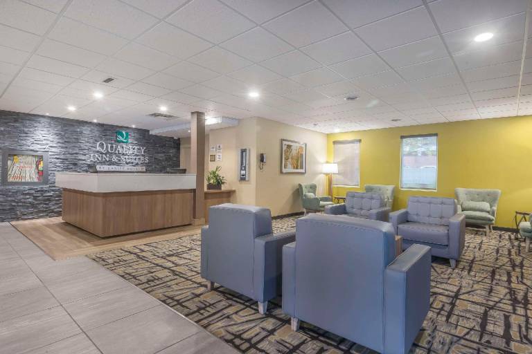 Quality Inn & Suites Downtown — photo 4