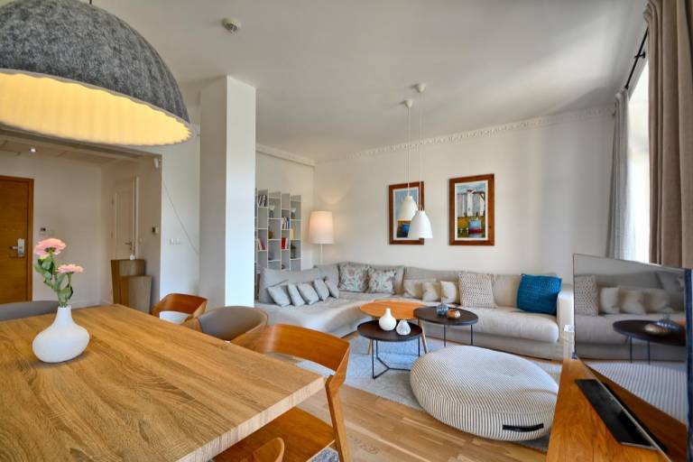 Apartment-Penthouse am Strand mit Meerblick