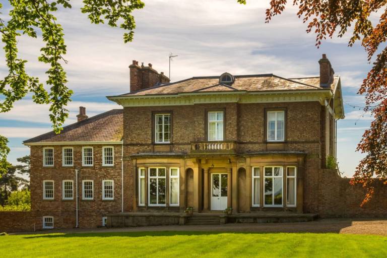 House with yard in Harrogate