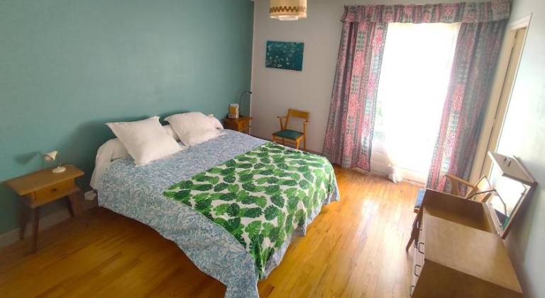 Villa with hot tub, terrace & yard | Pets allowed — photo 2