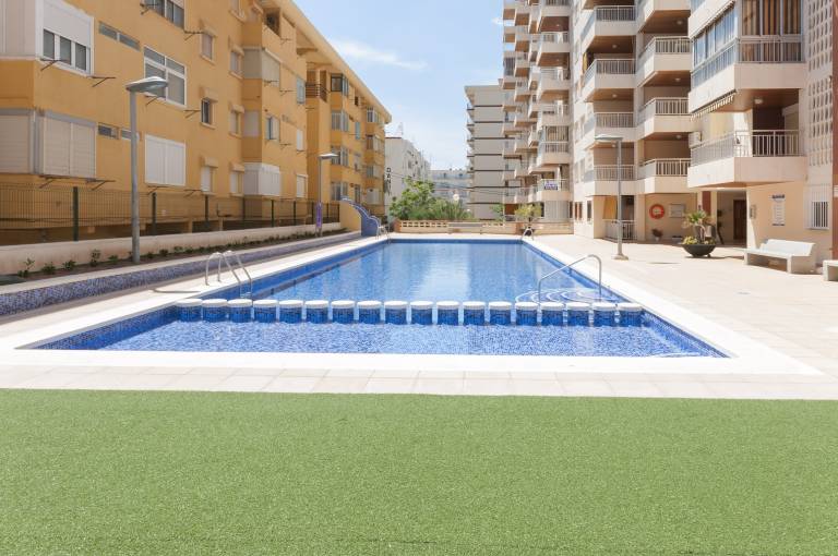 Family-oriented lovely apartment with terrace, yard & pool | Close to the beach | Pets allowed — photo 5