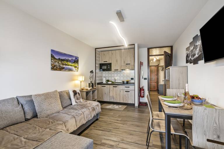 Child-friendly pleasant rental apartment | Mountain view | Ski nearby | Pets are welcome — photo 4