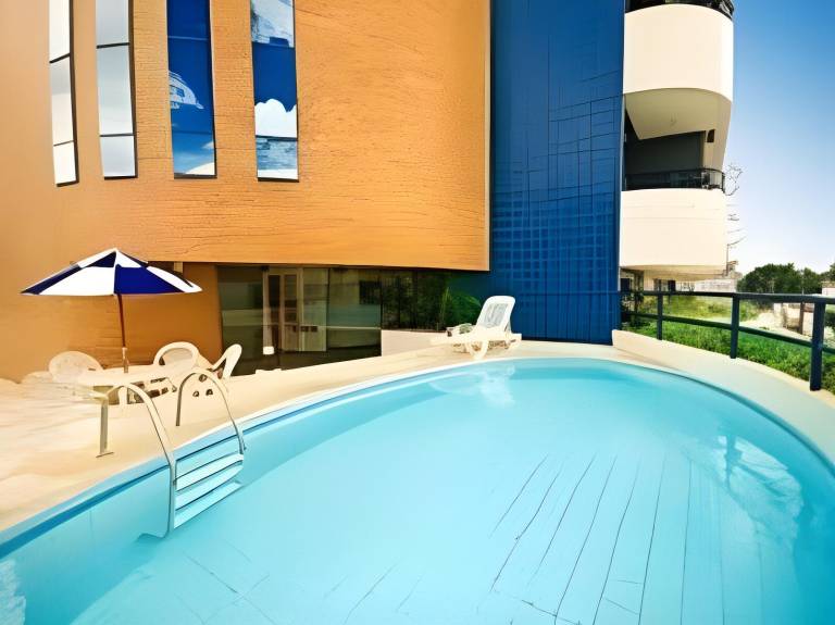 Serviced apartment with pool, yard & patio — photo 4
