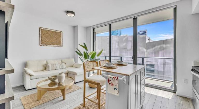Casa Solea - Luxury High-Rise Condo - Downtown Miami - Pool & Gym - Free Parking - Bright City Views — photo 2
