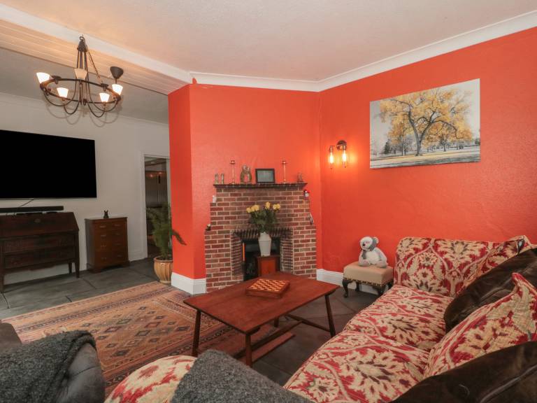 Beautiful cottage with garden & hot tub | Pets allowed — photo 5