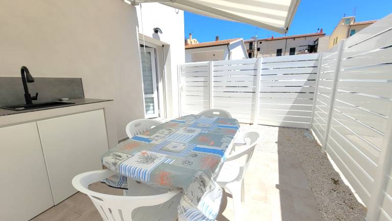 House with patio — photo 5