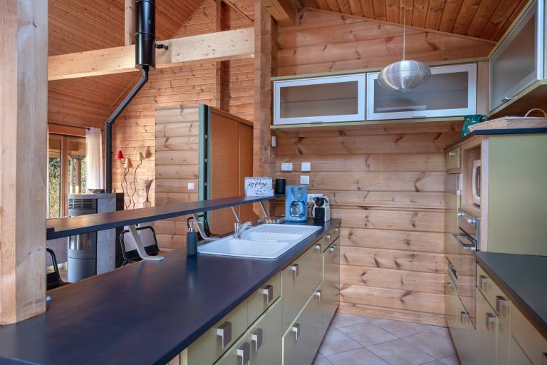 House with patio, yard & barbecue — photo 4