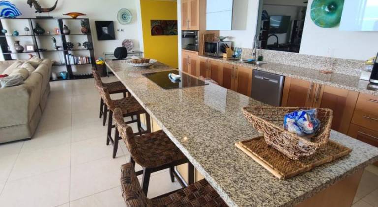 Serviced apartment with terrace, yard & jacuzzi | Perfect for remote work | Pets allowed — photo 4