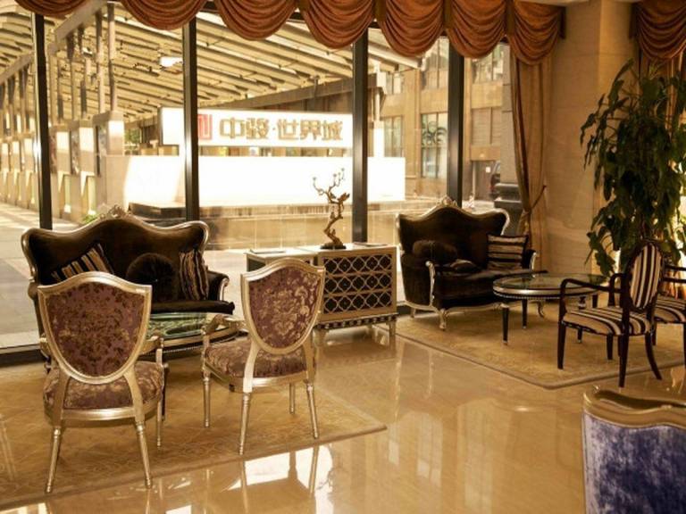 Serviced apartment with terrace & pool | Suitable for remote work | Pets allowed — photo 3