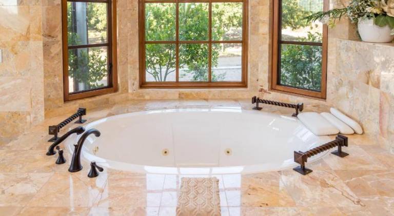House with pool | Pets allowed — photo 4