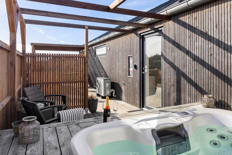 House with sauna, patio & BBQ — photo 2
