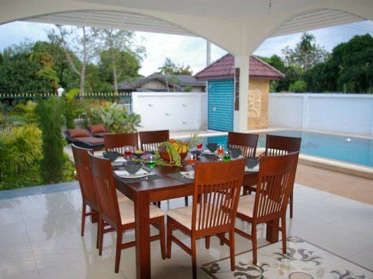 Spacious vacation home with terrace, private pool & yard | Pets allowed — photo 2