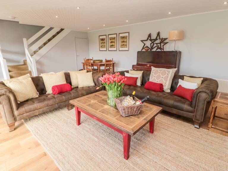 Family-oriented cottage with garden & patio | Pets allowed — photo 3