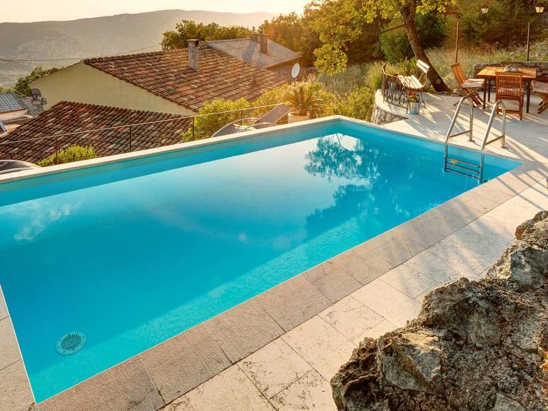 Fully equipped house with terrace, private pool & garden | Pets allowed — photo 2