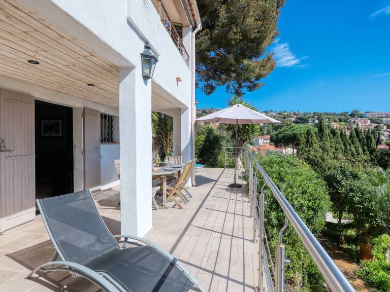 Superb villa with sea view, air conditioning, close to beach, parking, pets allowed — photo 4