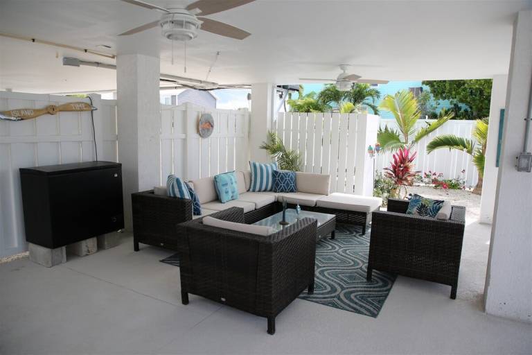 Seas the Day Spacious Waterfront Pool Home, 50 Dock! — photo 4